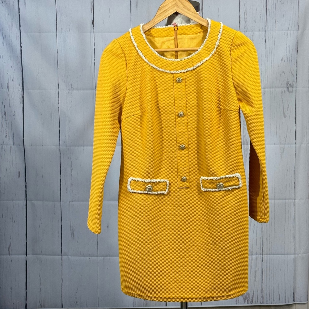 E11 cute yellow dress